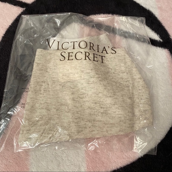 VS Pink Santa Dog Heather Gray No Show Thong Panty - Picture 2 of 3